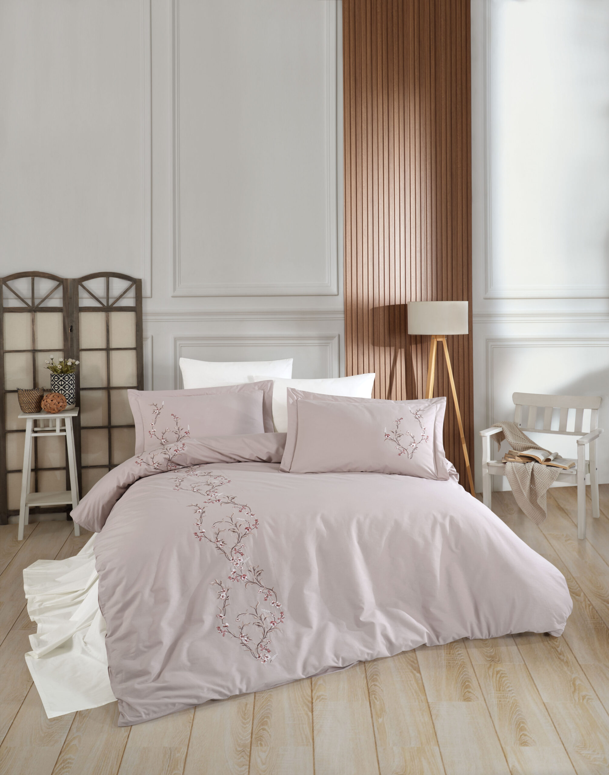 LIA-NAKISLI-POPLIN-NEVRESIM-TAKIMI-BEJ-scaled-1.jpg Lenjerie pat 2 persoane DANTELA - Lia - Bej - imagine 1