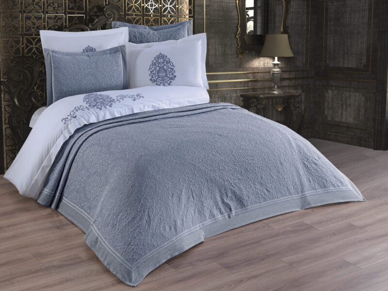 sentez-damask-gri-scaled-1.jpg Cuvertura + Lenjerie Pat 2 Persoane cu Broderie Jado Damask - Gri - imagine 1